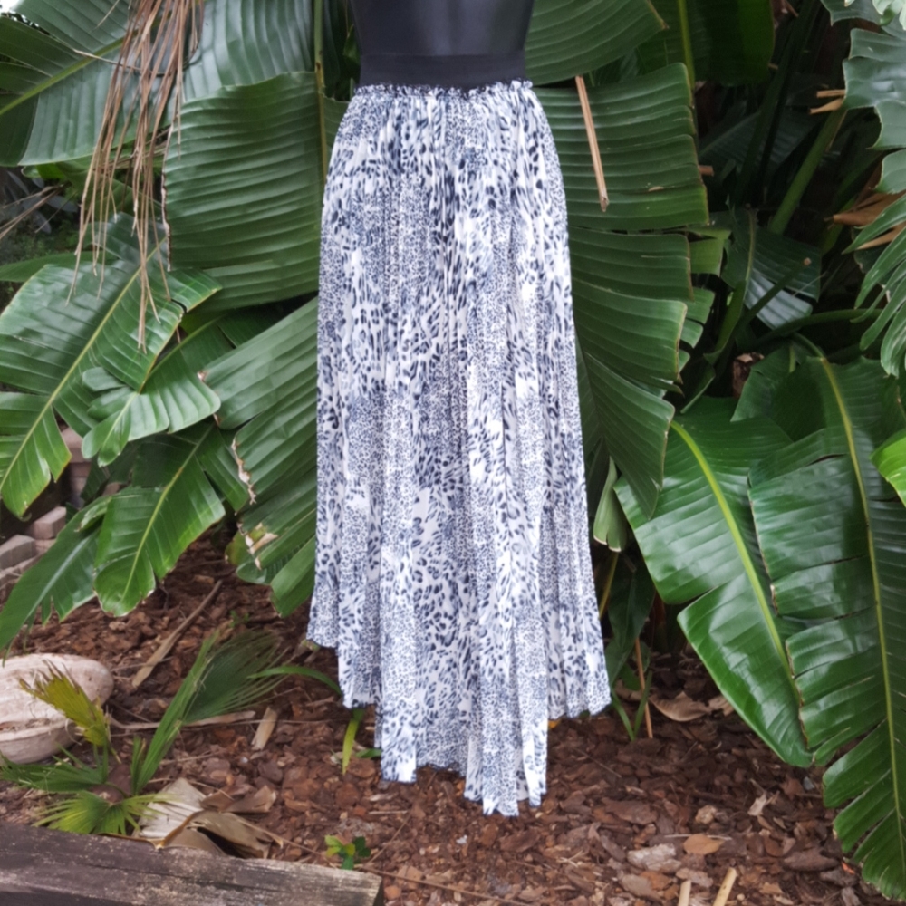 Pleated animal print assymetric maxi skirt